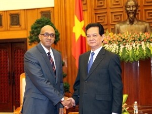 PM Nguyen Tan Dung and Cuban Ambassador Herminio Lopez Diaz in Hanoi (Source:VNA)